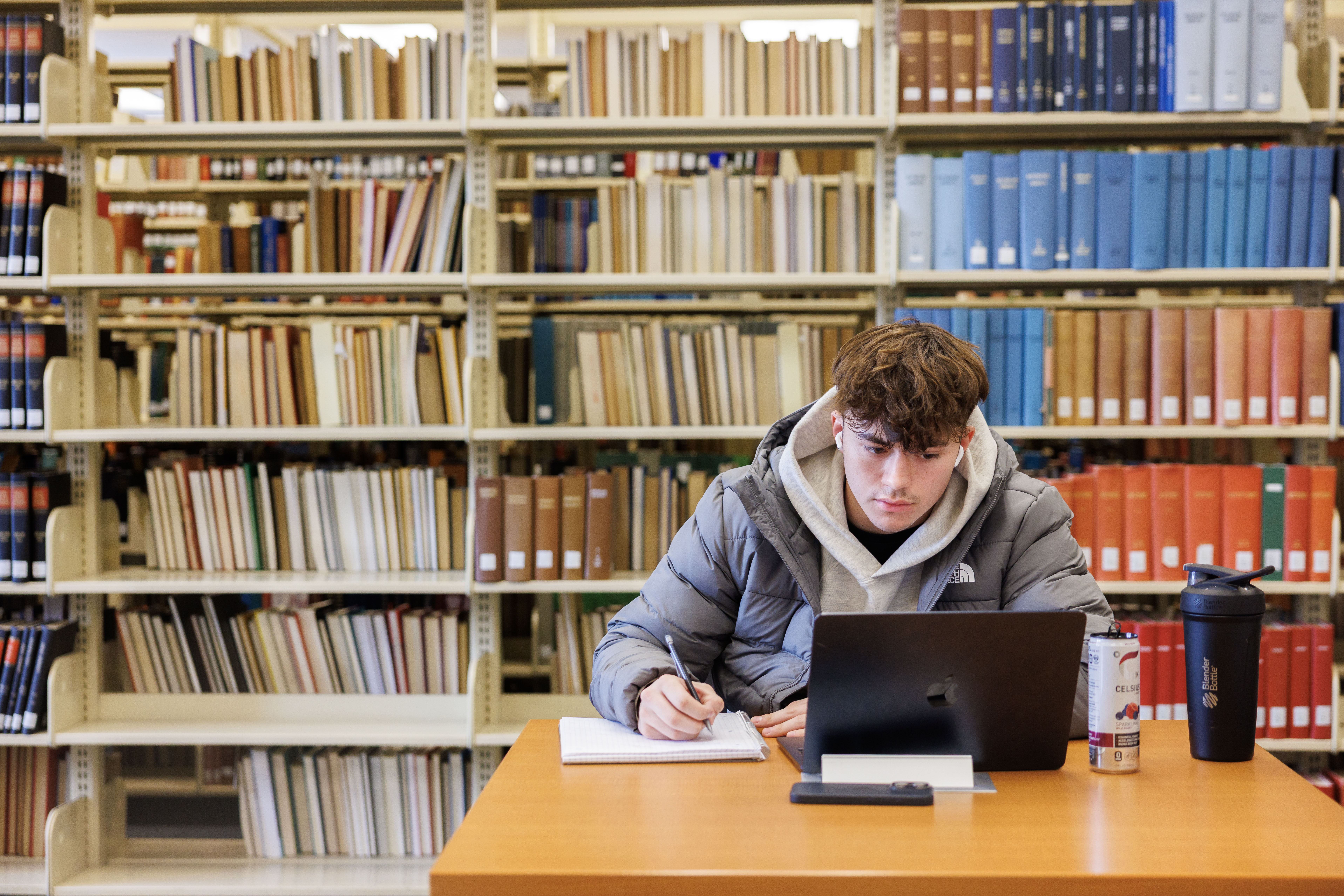 Kyler Elliott, a nutrition and health sciences major, studies at a desk in Love Library.