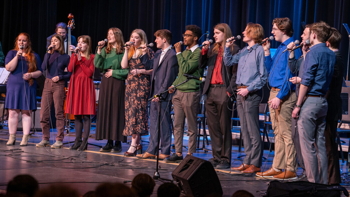 Jazz Singers perform.