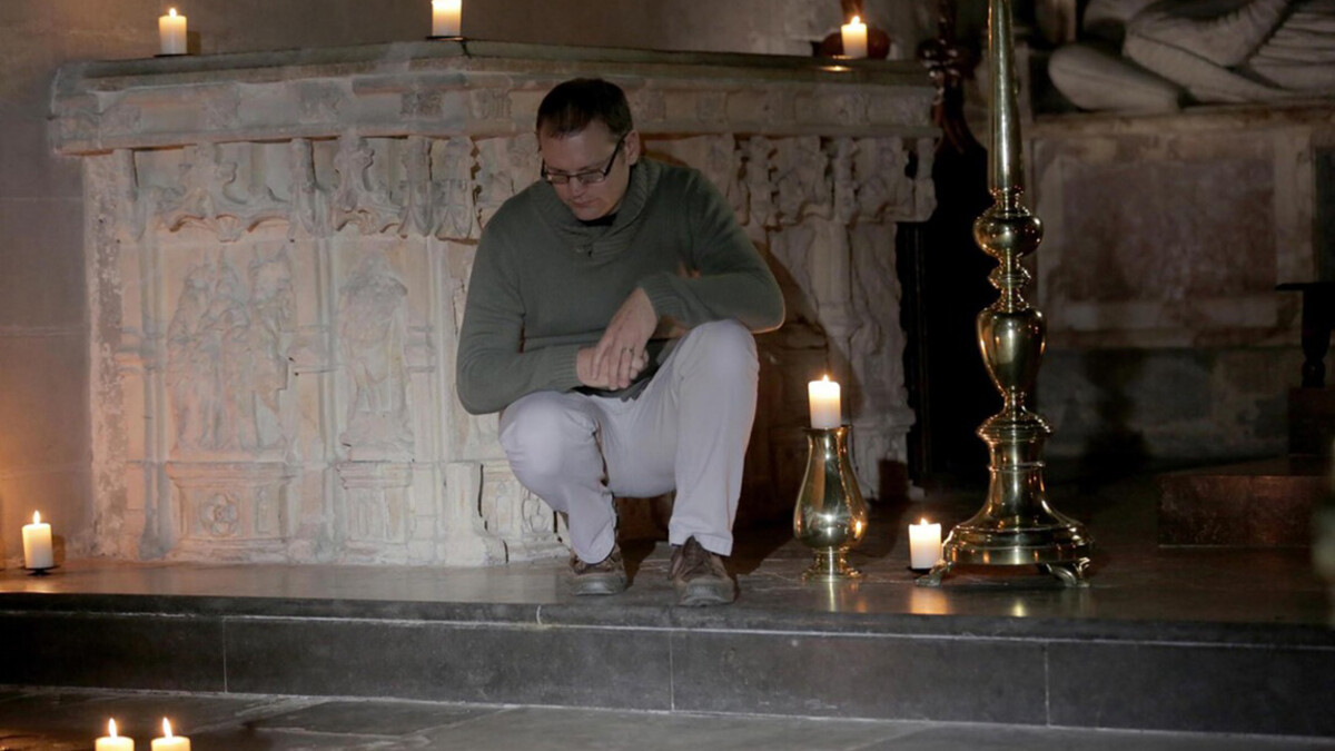 Kevin Colls at the burial site of William Shakespeare at Holy Trinity in Stratford Upon Avon, U.K.