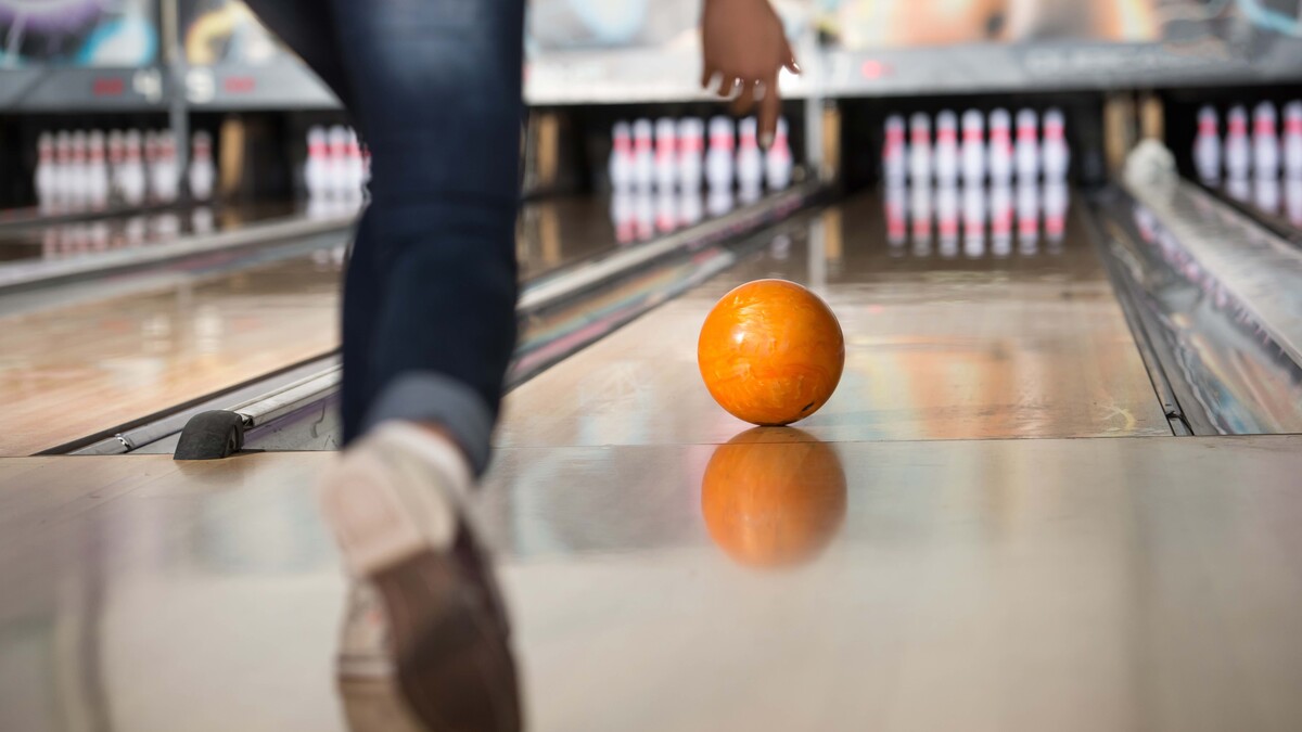 Among the events organized by the ISSO office for international students are a Bowling and Board Games Night.