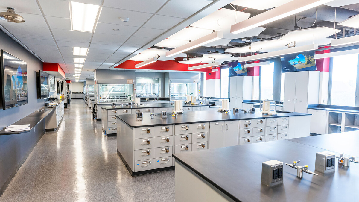 The largest of Hamilton Hall’s newly renovated lab spaces can accommodate students taking organic, inorganic and analytical chemistry. Craig Chandler | UComm