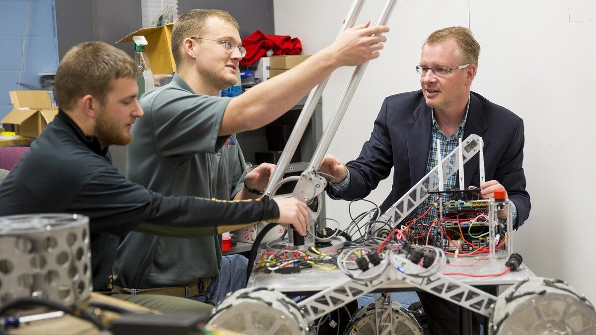 Shane Farritor (right), professor of mechanical engineering, has earned the Innovation, Development and Engagement Award for his collaboration with Dmitry Oleynkiv, a professor of surgery at UNMC.