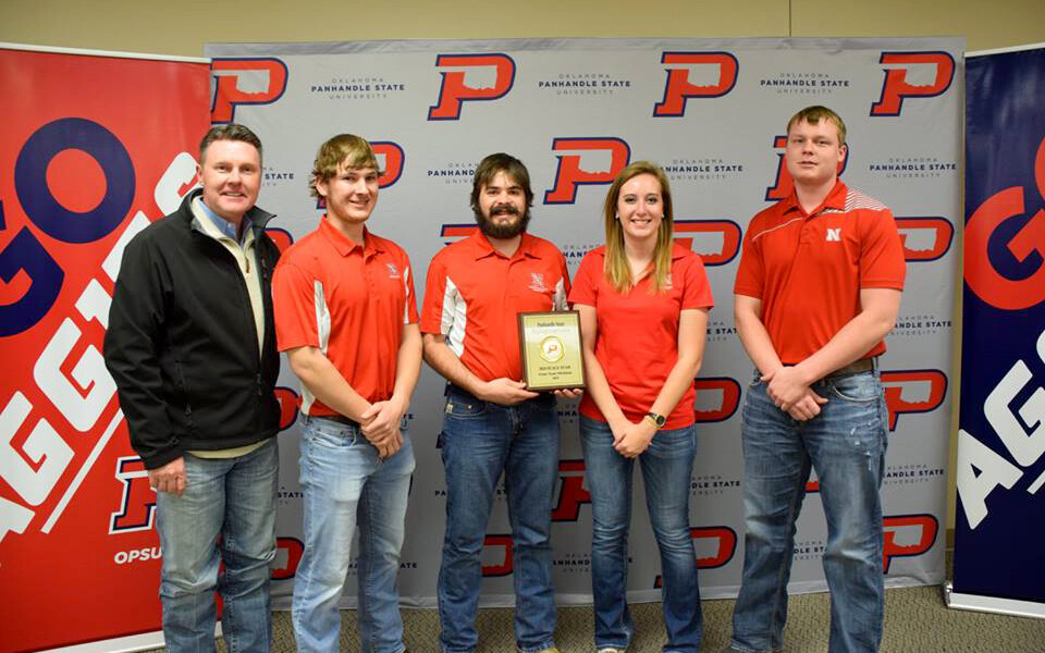 OPSU President Tim Faltyn (left) with Nebraska's winning team. Team members include agronomy senior Bryant Biskup, agronomy juniors Rodger Farr and Samantha Teten, and mechanized systems management senior Ian Fuchtman.