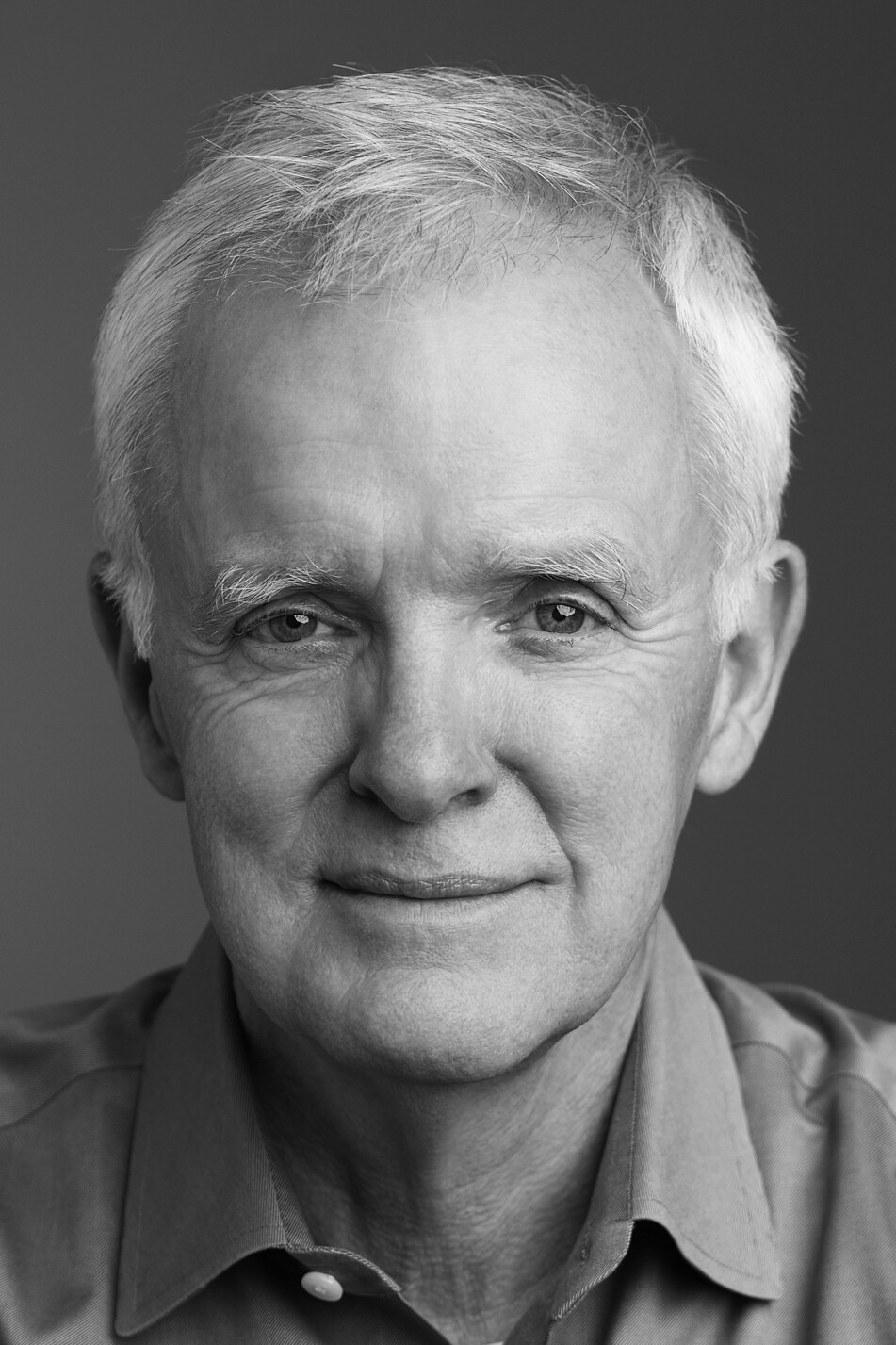 Black-and-white portrait of Bob Kerrey