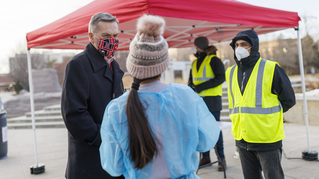 Chancellor Ronnie Green talks with (center) Myra Ferrara, COVID-19 testing site supervisor, and (right) William Barrera outside the Nebraska Union collection site on Jan. 19.