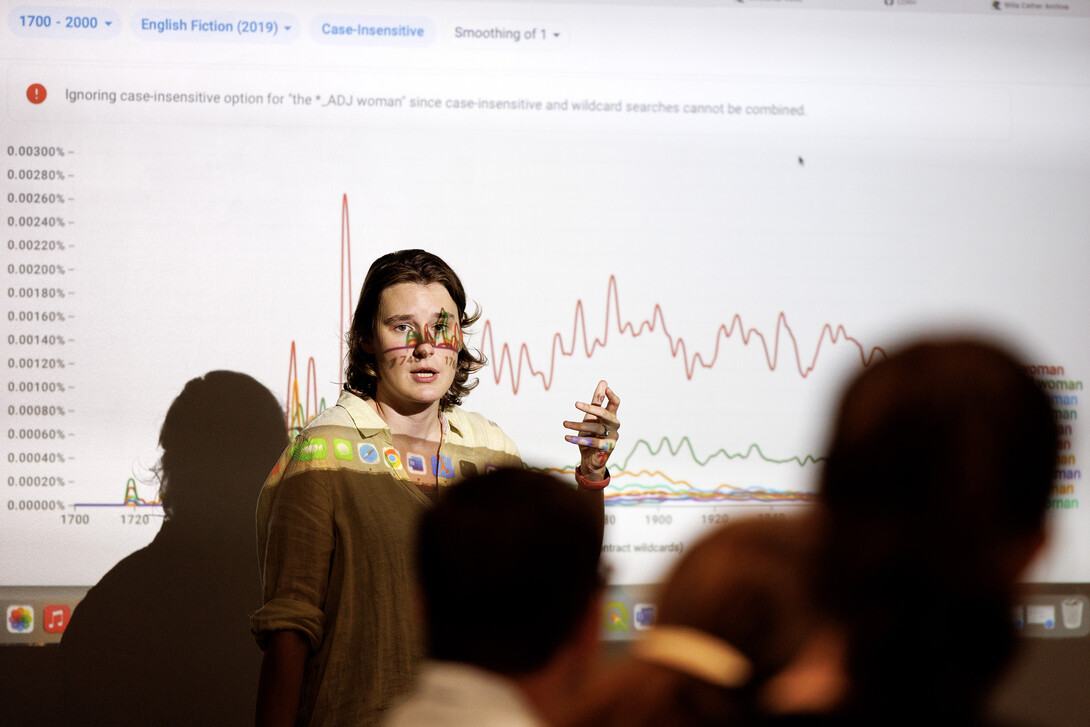 Gabi Kirilloff, a UNL PhD alumni and now an assistant professor of Englishat Washingon University in St. Louis, leads a workshop session on digitally examining patterns in literature.