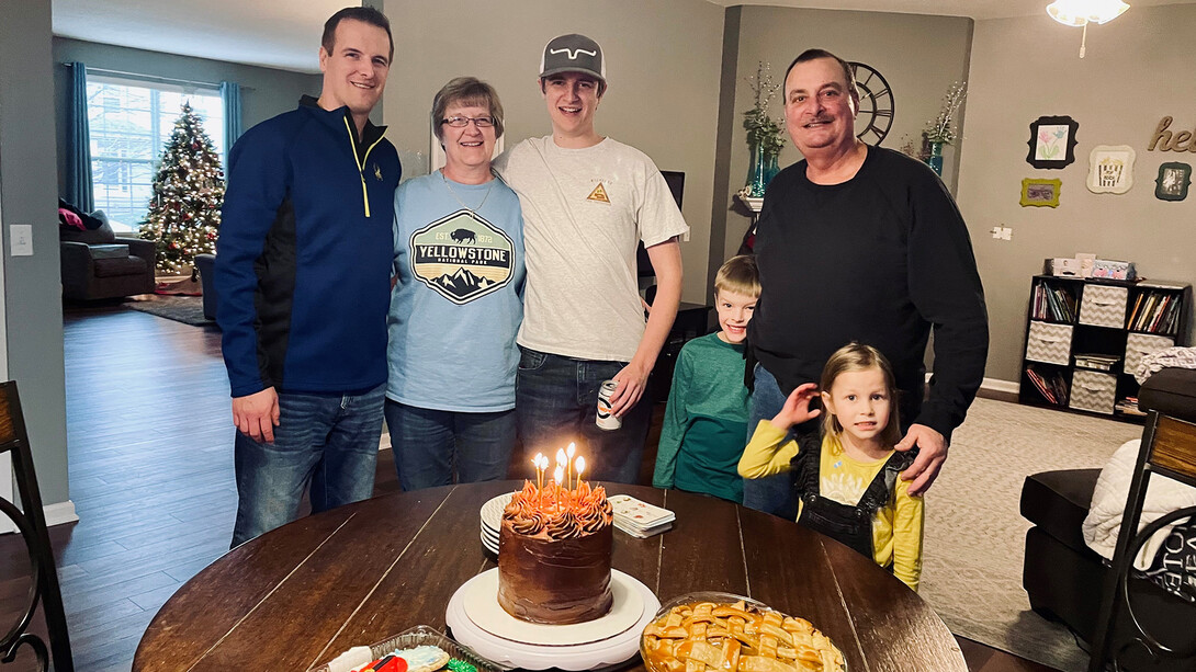 Lola Young poses with family during a birthday celebration.