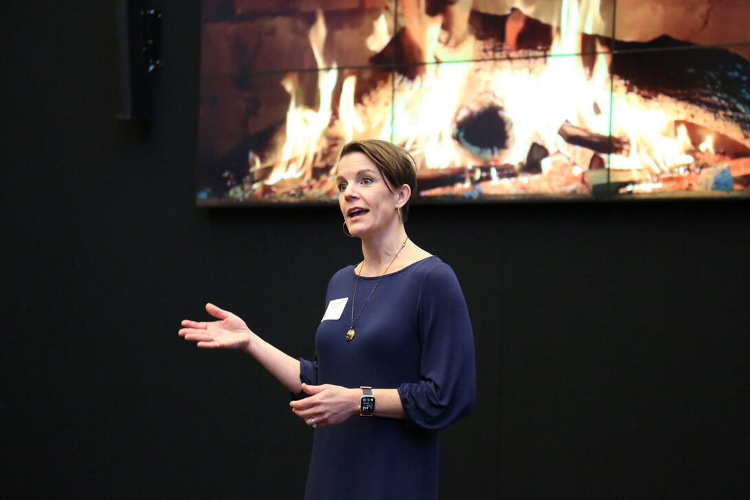 Valerie Jones presents at the Science Slam