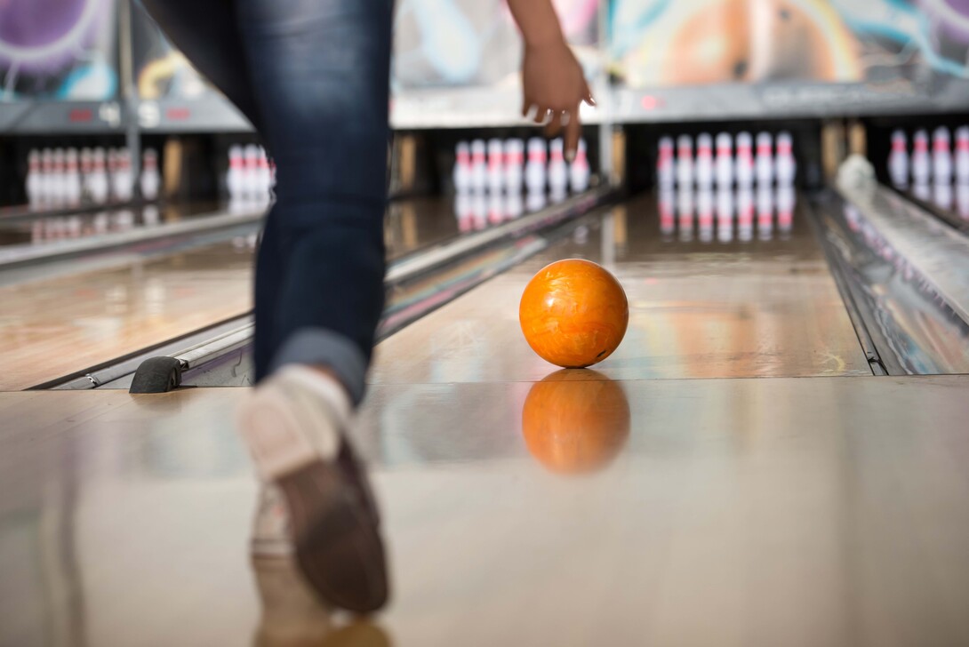 Among the events organized by the ISSO office for international students are a Bowling and Board Games Night.