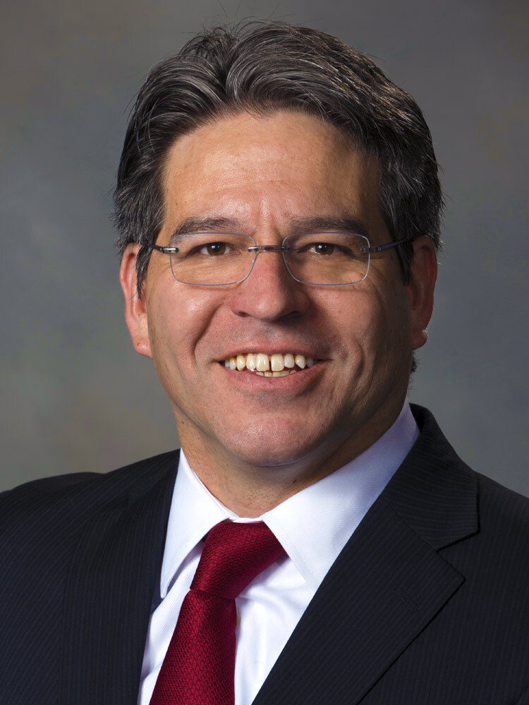 Lance C. Pérez